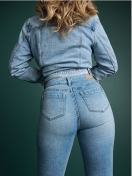 Tight jeans are a treat on her hot ass