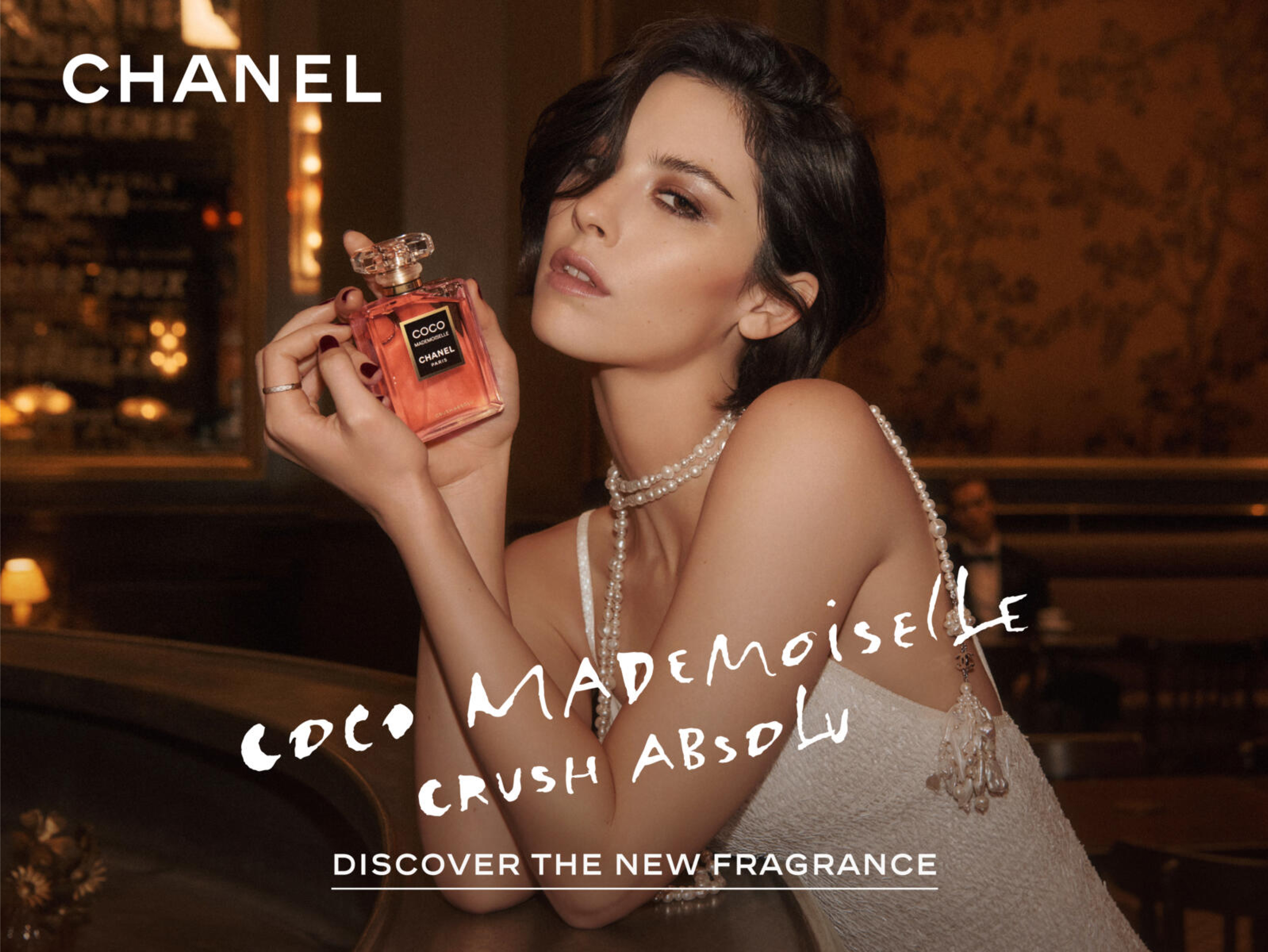 Chanel Coco Mademoiselle Crush Absolu. Click here to discover the new fragrance.