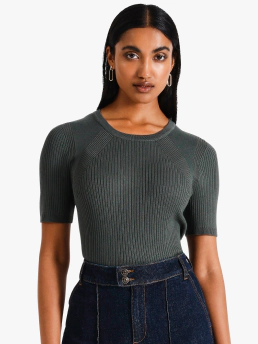 UNIQLO ribbed cropped top, Women's Fashion, Tops, Blouses on Carousell